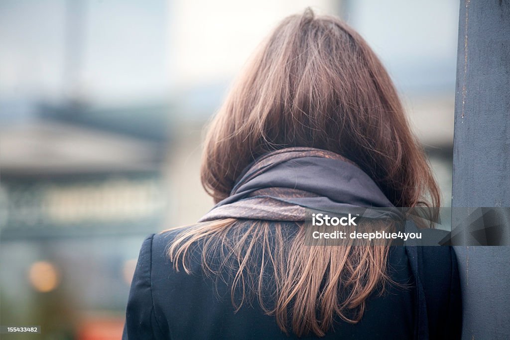 Femme avec foulard - Photo de Femmes libre de droits