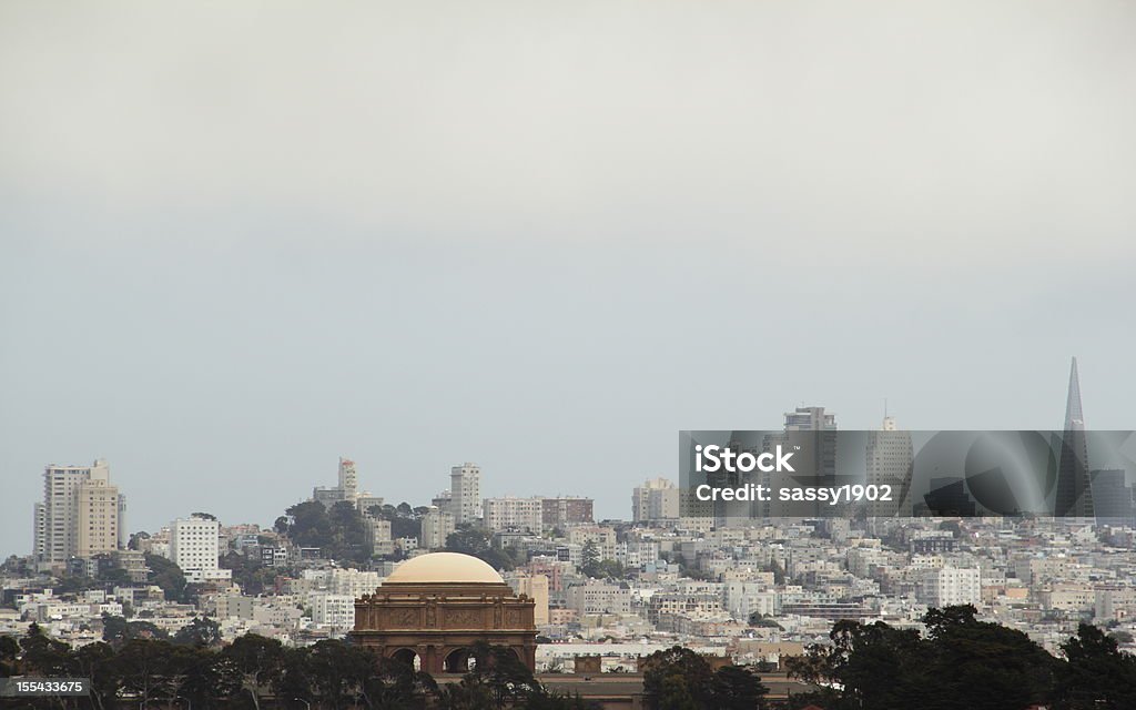 Niebla de los edificios de San Francisco - Foto de stock de Pacific Heights libre de derechos