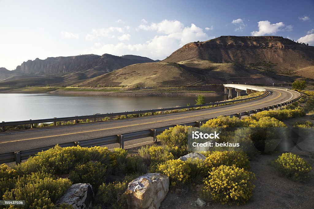 Pont sur Blue Mesa Reservoir - Photo de Colorado libre de droits