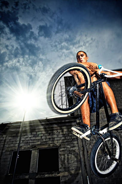 bmx rider - bmx cycling sport teenagers only teenager стоковые фото и изображения