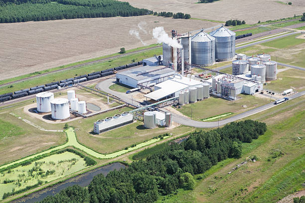 etanol biorefinery vista aérea - e85 fotografías e imágenes de stock