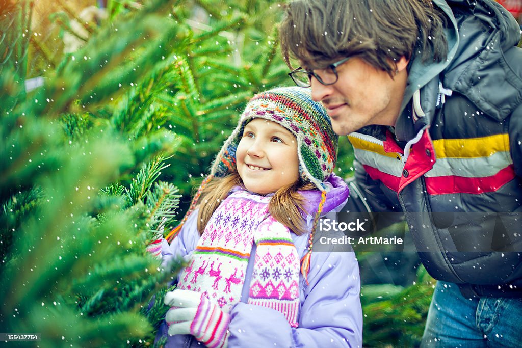 À la recherche d'un arbre de Noël - Photo de 8-9 ans libre de droits