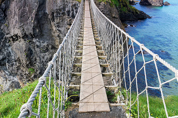 carrick a rede puente de cuerda - carrick a rede fotografías e imágenes de stock