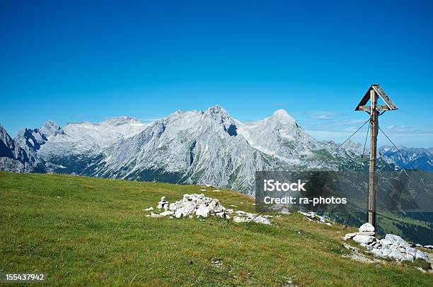 De Montanhas Wetterstein - Fotografias de stock e mais imagens de Alpes Europeus - Alpes Europeus, Alpspitze, Ao Ar Livre