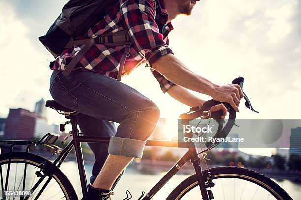 Bicicleta Hora De Ponta Em Portland Oregon - Fotografias de stock e mais imagens de Cidade - Cidade, Bicicleta, Ciclismo