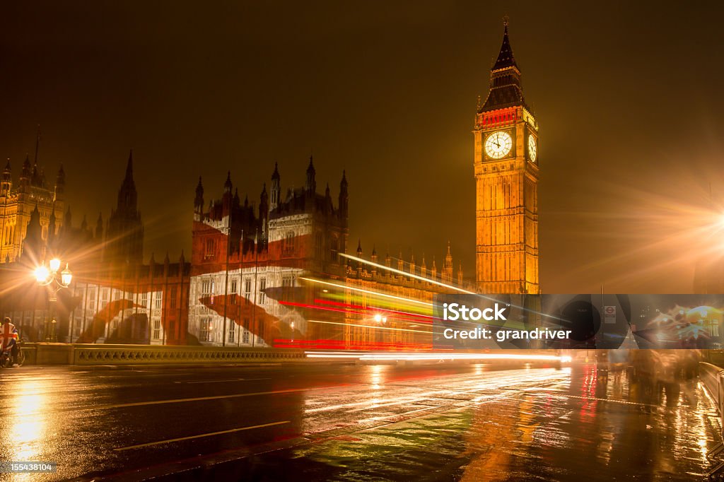 Pioggia Big Ben con sentieri di traffico sul ponte, Union Jack - Foto stock royalty-free di Big Ben