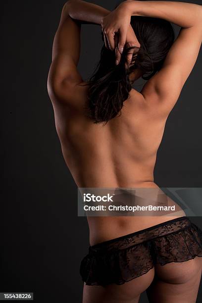 Foto de Backview De Topless Modelo e mais fotos de stock de 20-24 Anos - 20-24 Anos, Adulto, Beleza