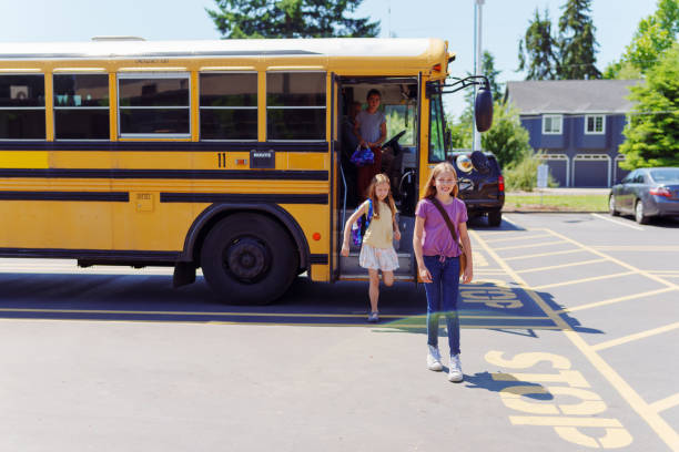 istock Elementary school children arriving at school 1554383091