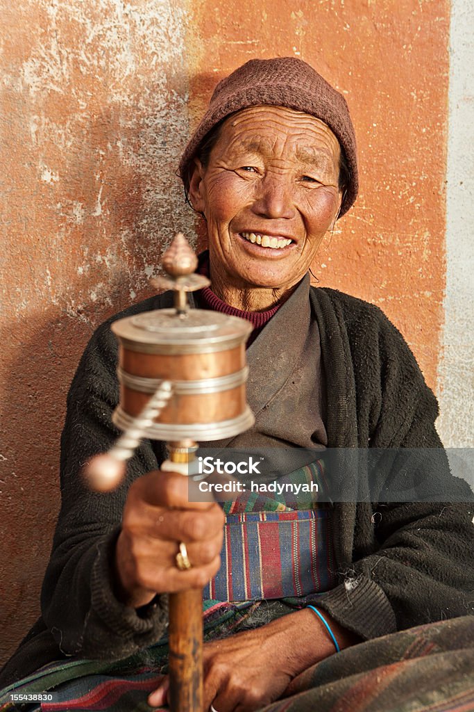 Femme de prière tibétain, Mustang - Photo de Lo Manthang libre de droits