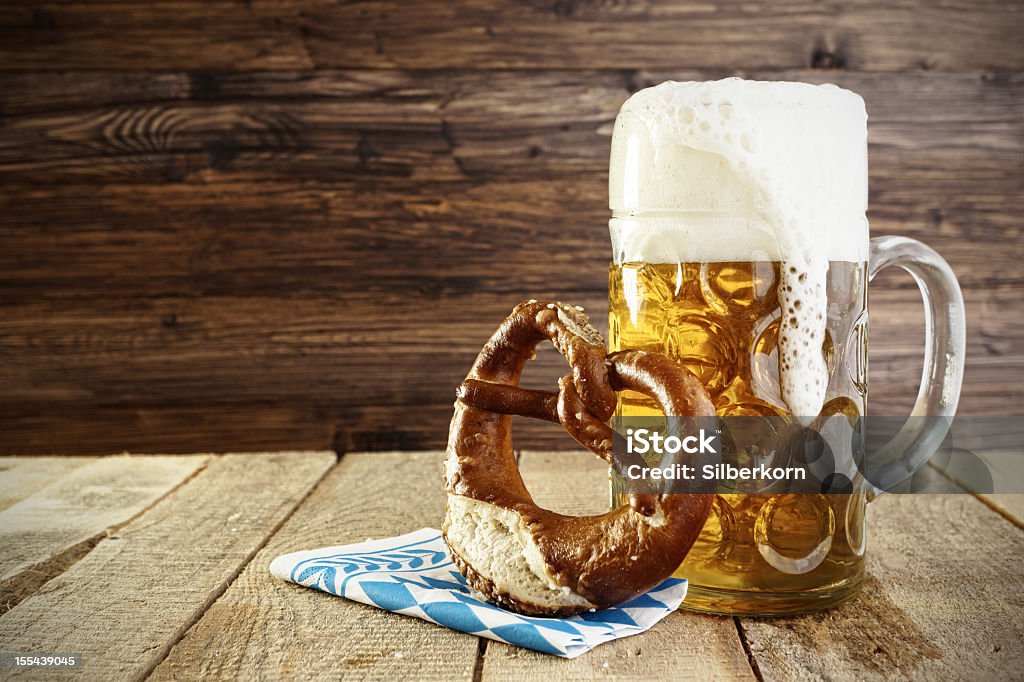 Oktoberfest BIER und Brezel; - Lizenzfrei Bier Stock-Foto