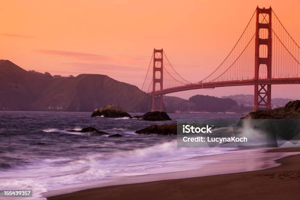 Golden Gate Bridge Stockfoto und mehr Bilder von Abenddämmerung - Abenddämmerung, Anhöhe, Architektur