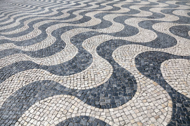 cascais pavement - paving stone cobblestone road old stock-fotos und bilder