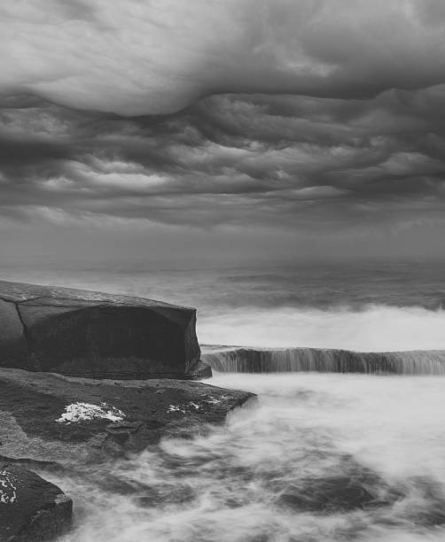 forboding mórz - horizon over water nature blurred motion maritime provinces zdjęcia i obrazy z banku zdjęć