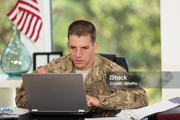 Soldado Americano Em Seu Escritório - Fotografias de stock e mais imagens de Escritório - Escritório, Trabalhar, Tropa