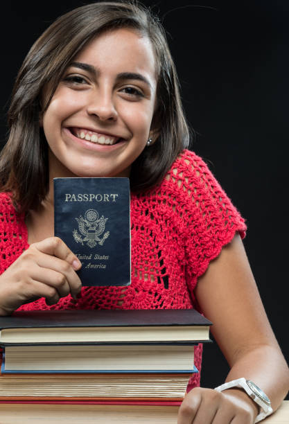 a sonhadora - passport usa american culture front view imagens e fotografias de stock