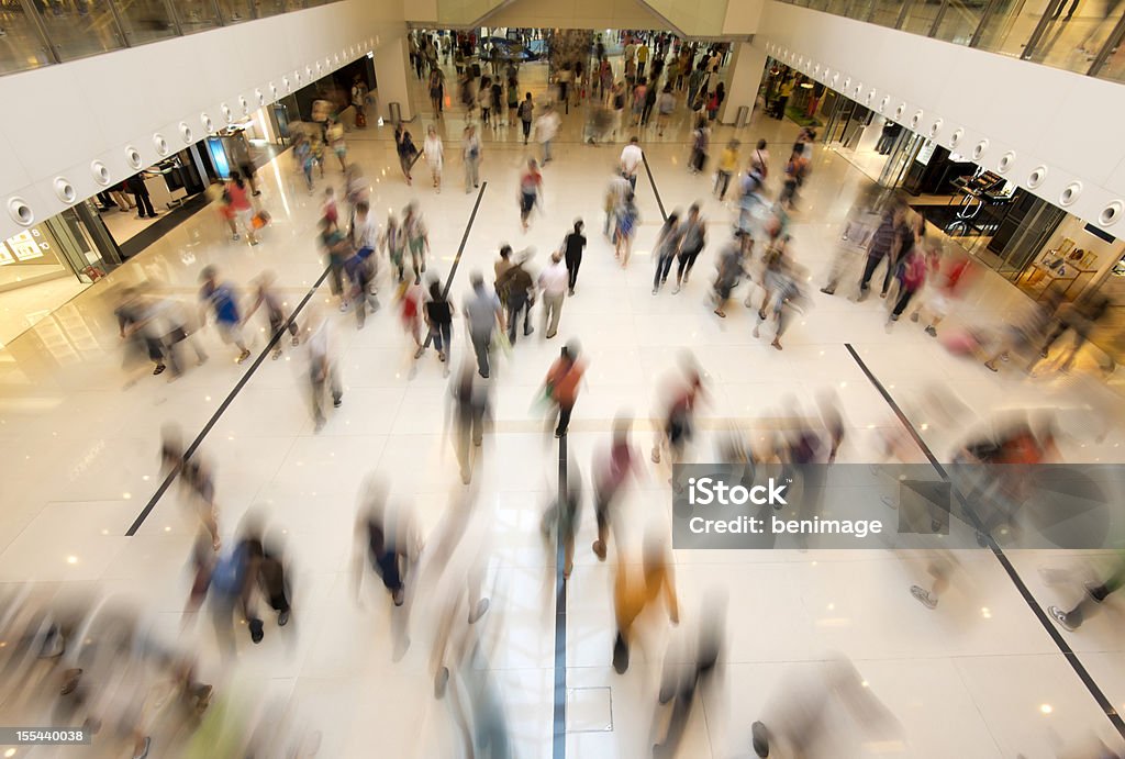 Pessoas a caminhar em compras - Royalty-free Centro Comercial Foto de stock