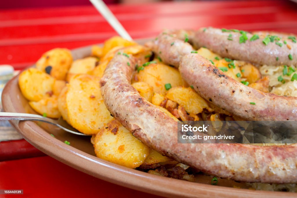 Um metro de comprimento linguiça alemã - Foto de stock de Batata Frita - Lanche royalty-free