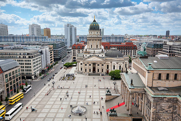 ジャンダルメンマルクト、ベルリン - berlin germany gendarmenmarkt schauspielhaus germany ストックフォトと画像