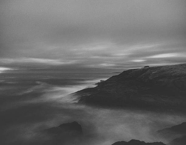 ciężkie ciemności - horizon over water nature blurred motion maritime provinces zdjęcia i obrazy z banku zdjęć