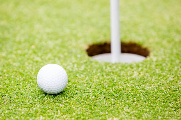 istock Golf Ball Close To The Hole 155440716