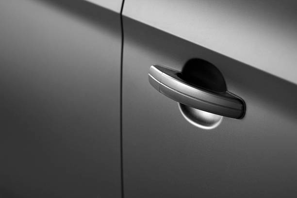 carro preto doorhandle close-up - car car door car key door - fotografias e filmes do acervo