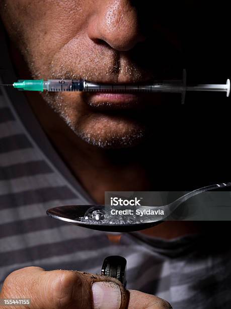Abuso De Droga - Fotografias de stock e mais imagens de Abuso de Droga - Abuso de Droga, Abuso de Substâncias, Adulto