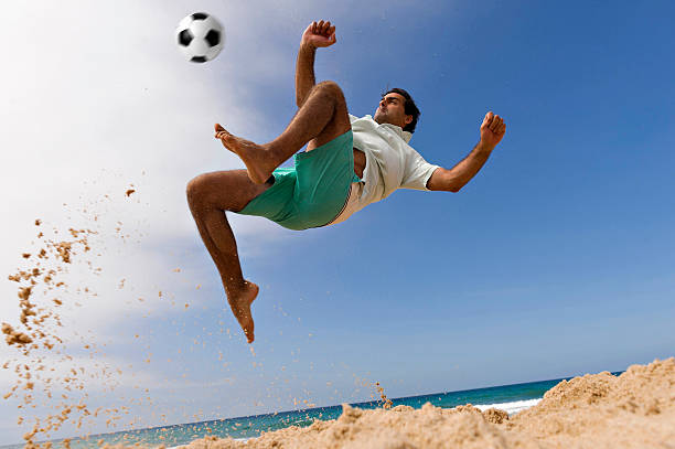 de futebol - beach football imagens e fotografias de stock