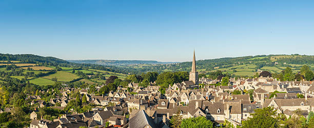 絵のように美しいビレッジのどかな夏の田園風景の空からのパノラマビュー - village church ストックフォトと画像