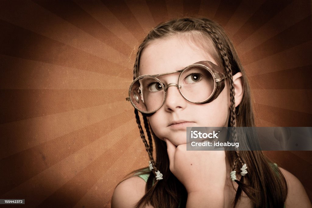 Bella bambina indossa occhiali Steampunk - Foto stock royalty-free di 8-9 anni