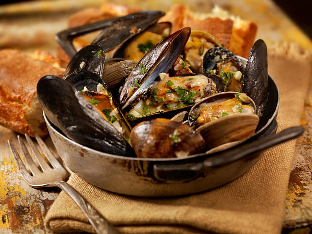 istock Sautéed Clams and Mussels 155442381