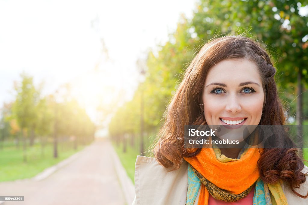 Otoño retrato - Foto de stock de 20-24 años libre de derechos