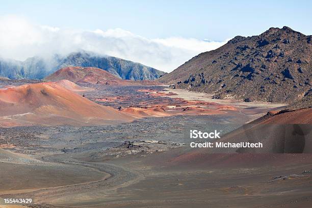 Haleakala Krater Maui - zdjęcia stockowe i więcej obrazów Bezchmurne niebo - Bezchmurne niebo, Czerwony, Fotografika