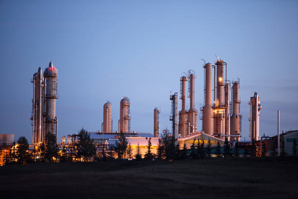 istock Impressive Looking Gas Plant With Lights At Dusk 155443875
