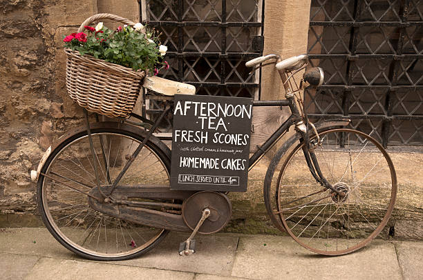 vieja bicicleta - oxford fotografías e imágenes de stock