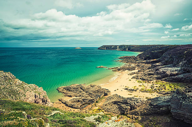 costa di granito rosa in bretagne - frehal foto e immagini stock