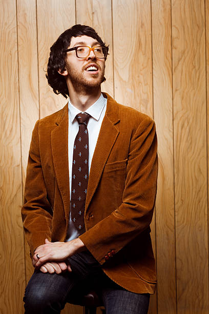 frikis college professor años setenta retrato mirando a otro lado - fool fotografías e imágenes de stock