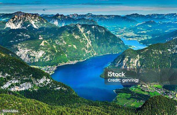 Foto de Lago Hallstatt e mais fotos de stock de Alpes europeus - Alpes europeus, Azul, Azul Turquesa
