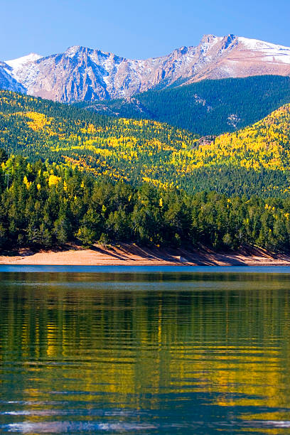 crystal lake na pikes peak - 14000 foot peak zdjęcia i obrazy z banku zdjęć