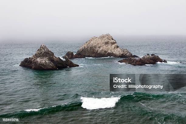 Oceano Rocce Vicino A San Francisco - Fotografie stock e altre immagini di Acqua - Acqua, Ambientazione esterna, Bellezza naturale