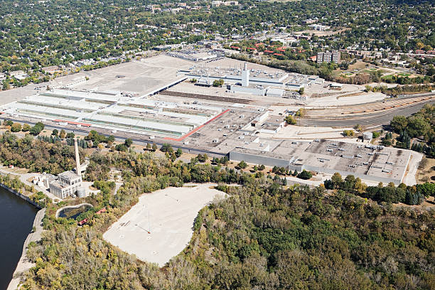 istock Shuttered and Vacant Automobile Assembly Plant Aerial 155445260