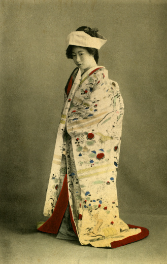 A vintage photo portrait from 1913 of japanese woman