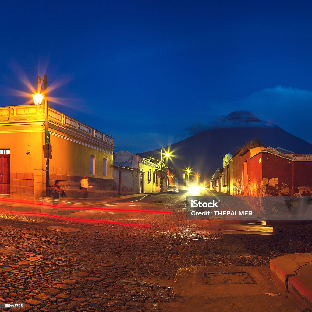 Antigua Guatemala crepúsculo - Foto de stock de Adoquinado libre de derechos