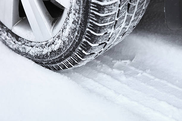 winter tire - vinter väg bil bildbanksfoton och bilder