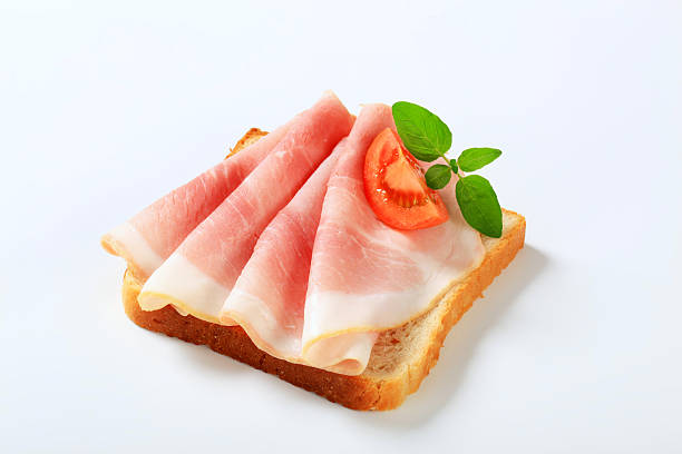 ハムのパンのトースト - thin portion salami meat ストックフォトと画像