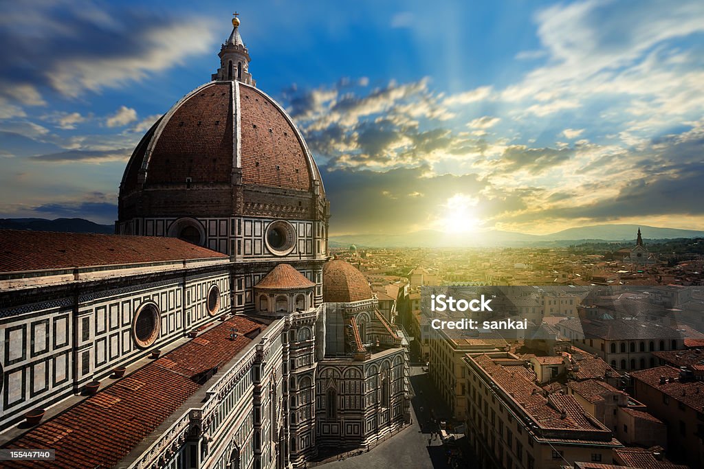Duomo de Florencia en la puesta de sol - Foto de stock de Aire libre libre de derechos