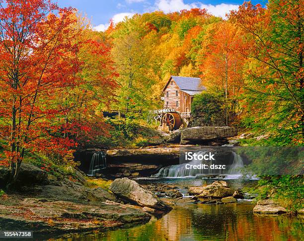 Glade Creek Grist Mill Nostalgie Blazing Herbst Farben West Virginia Stockfoto und mehr Bilder von Herbst