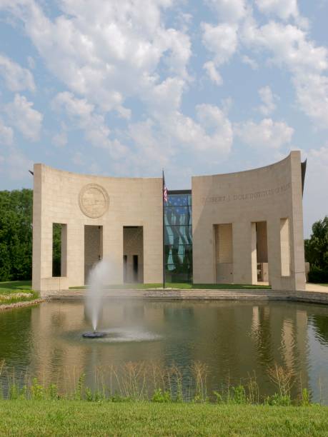 robert j. dole institut für politikwissenschaft der ku - university of kansas stock-fotos und bilder