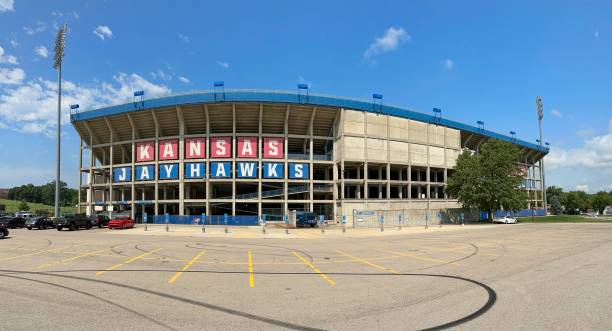 ku david booth kansas memorial stadium - university of kansas foto e immagini stock