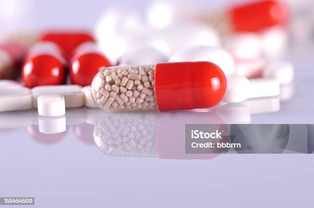 Foto de Comprimido e mais fotos de stock de Analgésico - Analgésico, Antibiotico, Assistência