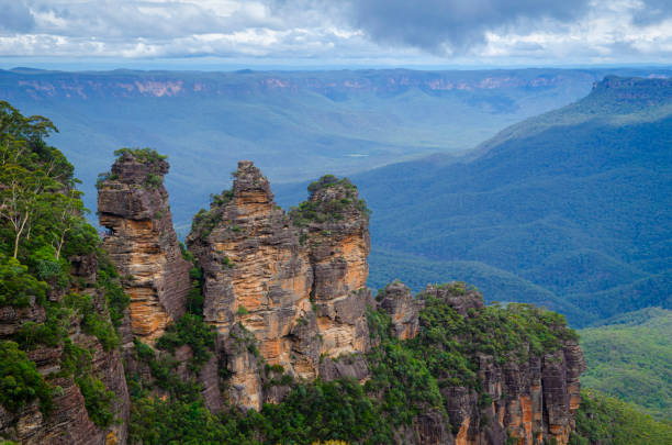 istock Image of the Three Sisters rock formation in the Blue Mountains 1554550557